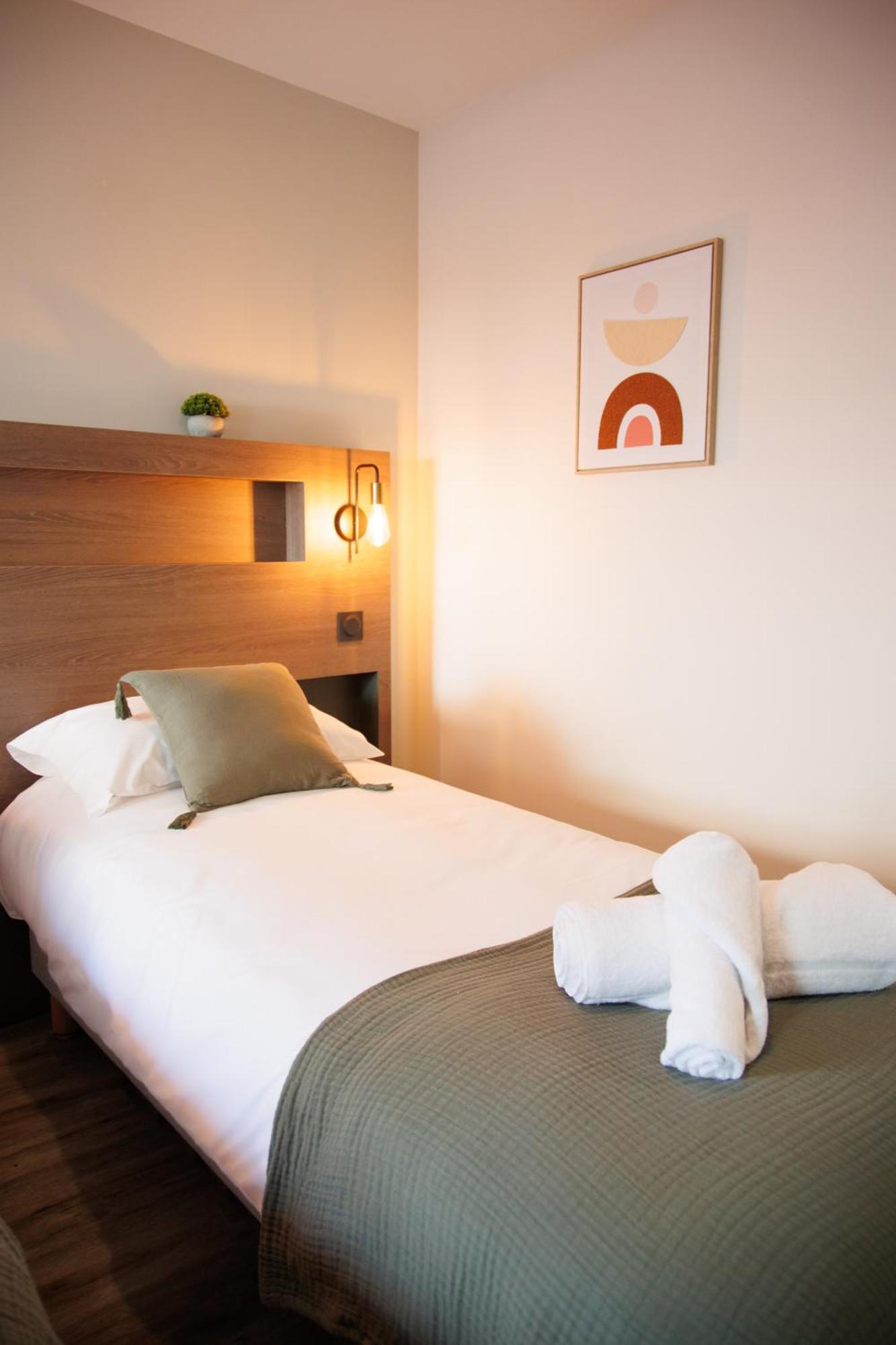 Appart'Hotel Le Corot - Acces Autonome - Saint-Junien Centre Exterior foto