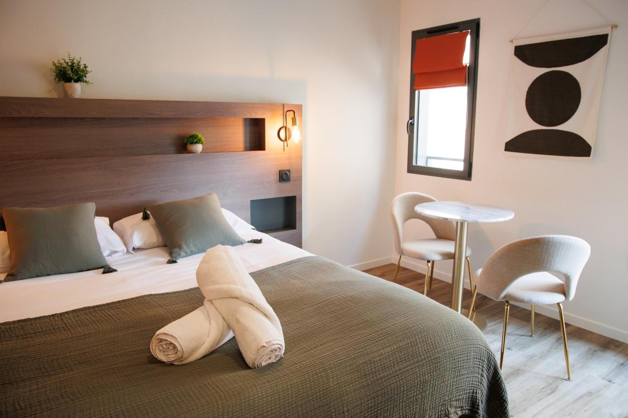 Appart'Hotel Le Corot - Acces Autonome - Saint-Junien Centre Exterior foto